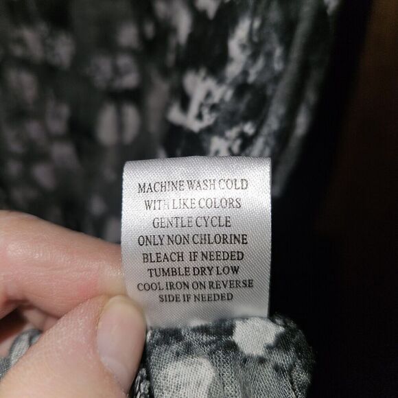 Almost Famous Women's Medium Black & White Geometric Racerback Tank Top - Picture 5 of 6